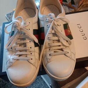 Gucci White Leather Sneakers with Signature Web Stripe